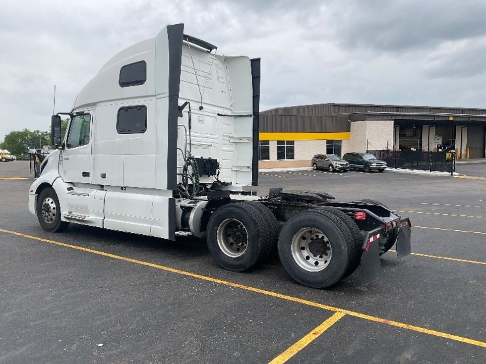 Sleeper Tractor-Heavy Duty Tractors-Volvo-2022-VNL64860-Akron-OH-539,792\n\t\tmiles-$ 75,000 - Image 5