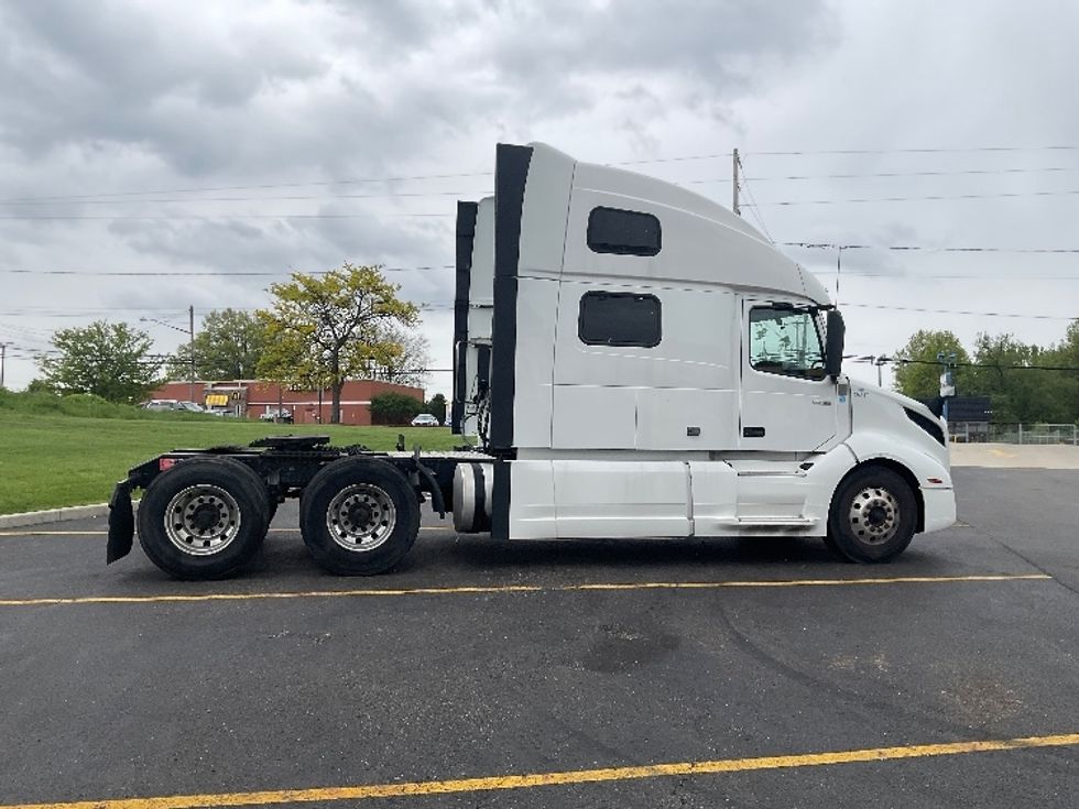 Sleeper Tractor-Heavy Duty Tractors-Volvo-2022-VNL64860-Akron-OH-539,792\n\t\tmiles-$ 75,000 - Image 8