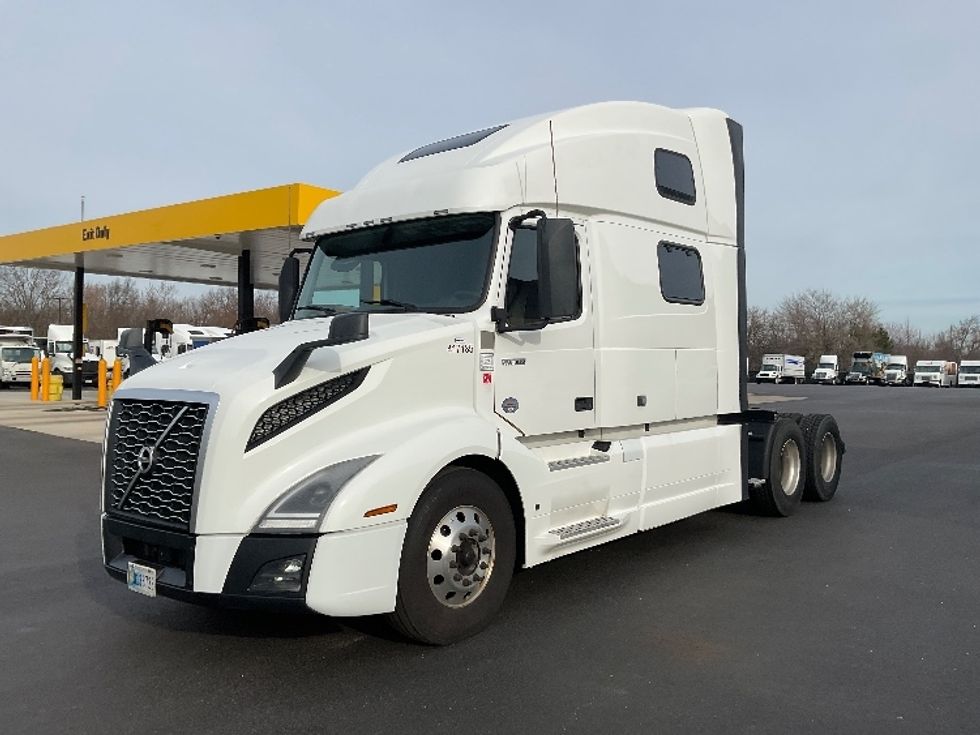 Sleeper Tractor-Heavy Duty Tractors-Volvo-2022-VNL64860-Akron-OH-581,103\n\t\tmiles-$ 74,250 - Image 3