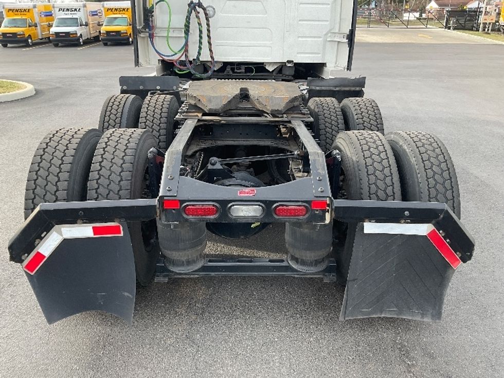 Sleeper Tractor-Heavy Duty Tractors-Volvo-2022-VNL64860-Akron-OH-581,103\n\t\tmiles-$ 74,250 - Image 6
