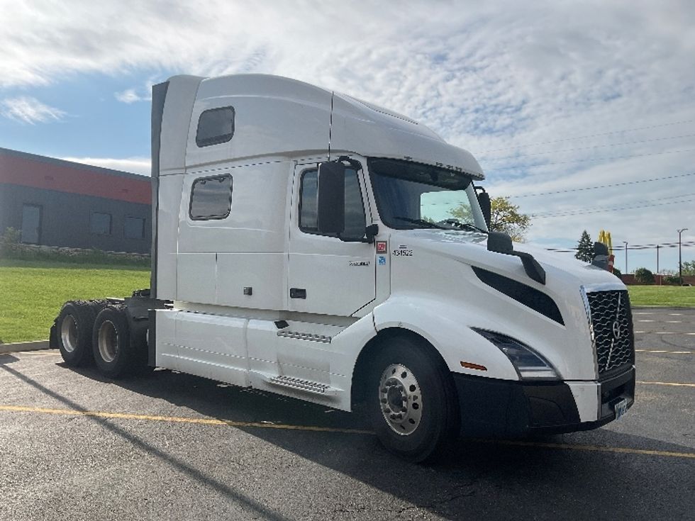 Sleeper Tractor-Heavy Duty Tractors-Volvo-2022-VNL64860-Akron-OH-600,125\n\t\tmiles-$ 70,500 - Image 1