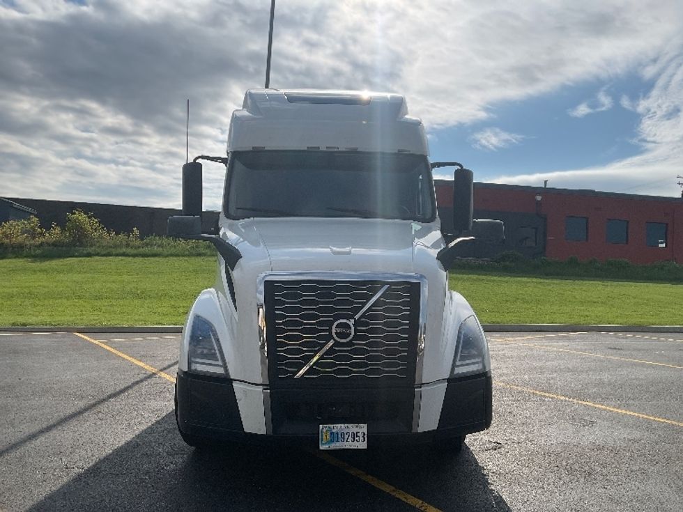 Sleeper Tractor-Heavy Duty Tractors-Volvo-2022-VNL64860-Akron-OH-600,125\n\t\tmiles-$ 70,500 - Image 2