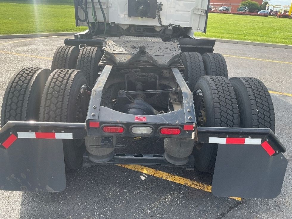 Sleeper Tractor-Heavy Duty Tractors-Volvo-2022-VNL64860-Akron-OH-600,125\n\t\tmiles-$ 70,500 - Image 6
