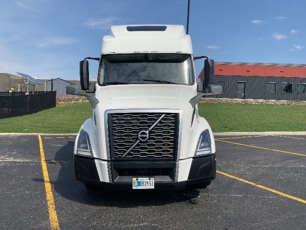 Sleeper Tractor-Heavy Duty Tractors-Volvo-2022-VNL64860-Akron-OH-611,144\n\t\tmiles-$ 64,750 - Image 2