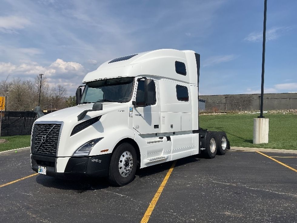 Sleeper Tractor-Heavy Duty Tractors-Volvo-2022-VNL64860-Akron-OH-611,144\n\t\tmiles-$ 64,750 - Image 3