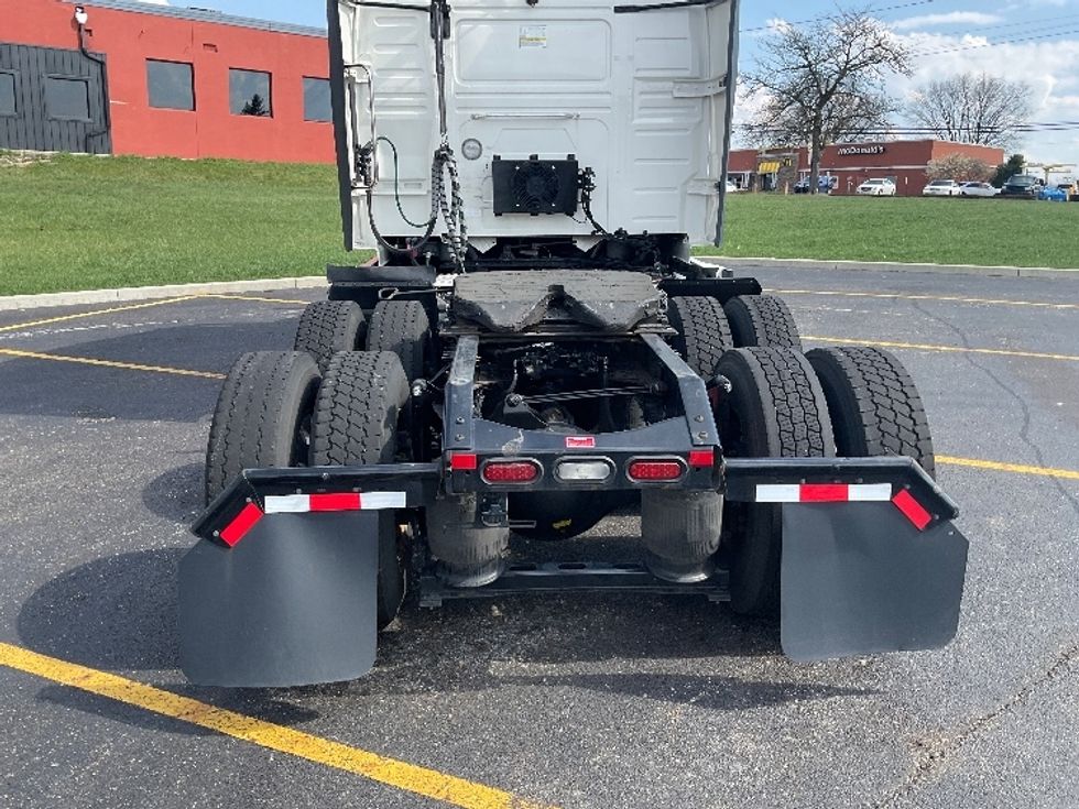 Sleeper Tractor-Heavy Duty Tractors-Volvo-2022-VNL64860-Akron-OH-611,144\n\t\tmiles-$ 64,750 - Image 6