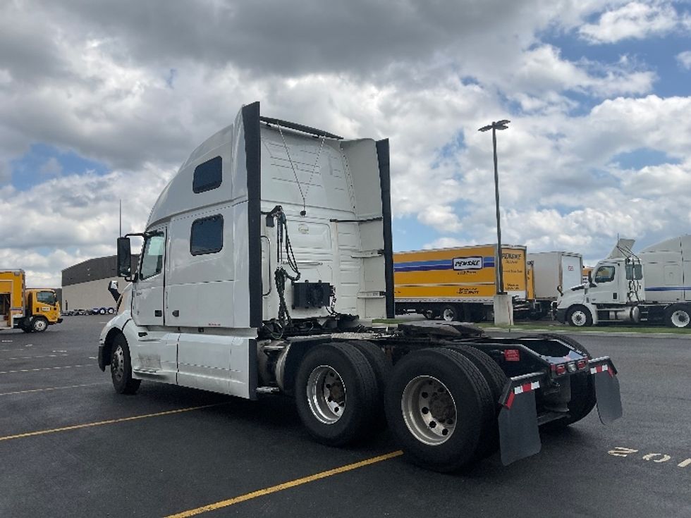 Sleeper Tractor-Heavy Duty Tractors-Volvo-2022-VNL64860-Akron-OH-615,436\n\t\tmiles-$ 67,500 - Image 5