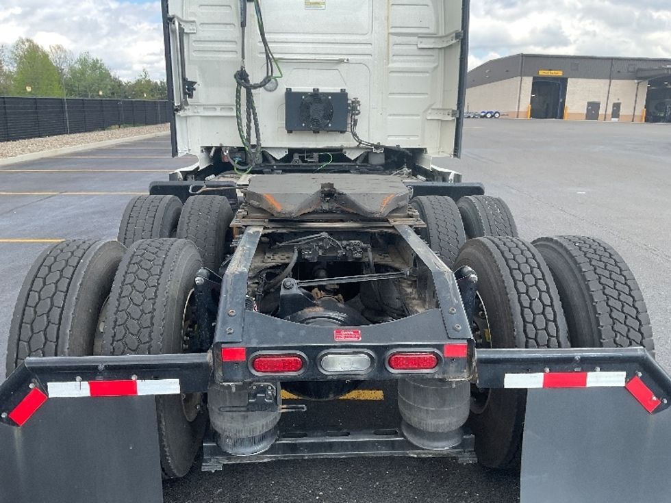 Sleeper Tractor-Heavy Duty Tractors-Volvo-2022-VNL64860-Akron-OH-615,436\n\t\tmiles-$ 67,500 - Image 6