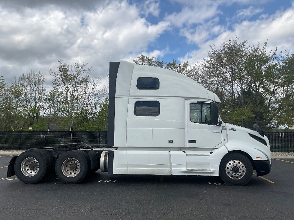 Sleeper Tractor-Heavy Duty Tractors-Volvo-2022-VNL64860-Akron-OH-615,436\n\t\tmiles-$ 67,500 - Image 8