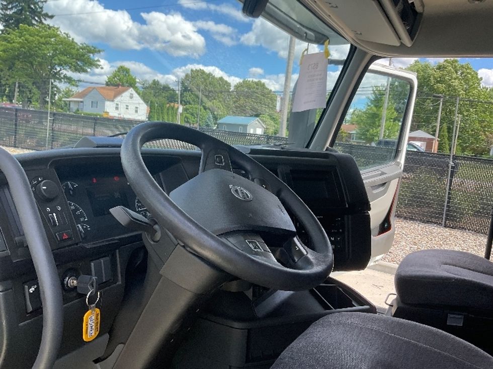 Sleeper Tractor-Heavy Duty Tractors-Volvo-2022-VNL64860-Akron-OH-680,945\n\t\tmiles-$ 63,500 - Image 10