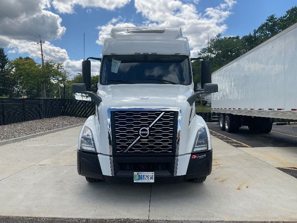 Sleeper Tractor-Heavy Duty Tractors-Volvo-2022-VNL64860-Akron-OH-680,945\n\t\tmiles-$ 63,500 - Image 2