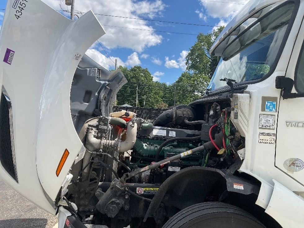 Sleeper Tractor-Heavy Duty Tractors-Volvo-2022-VNL64860-Akron-OH-680,945\n\t\tmiles-$ 63,500 - Image 21