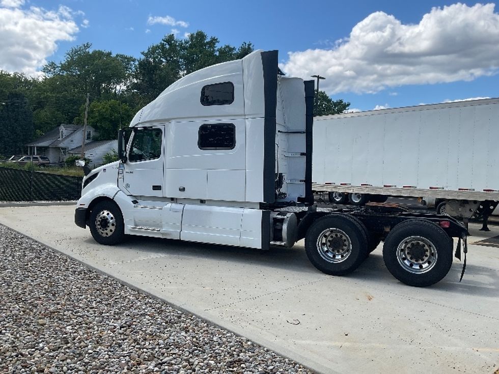 Sleeper Tractor-Heavy Duty Tractors-Volvo-2022-VNL64860-Akron-OH-680,945\n\t\tmiles-$ 63,500 - Image 4