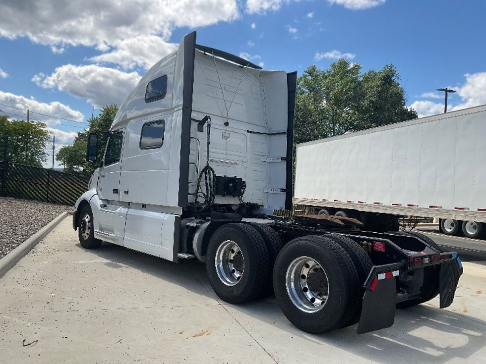 Sleeper Tractor-Heavy Duty Tractors-Volvo-2022-VNL64860-Akron-OH-680,945\n\t\tmiles-$ 63,500 - Image 5