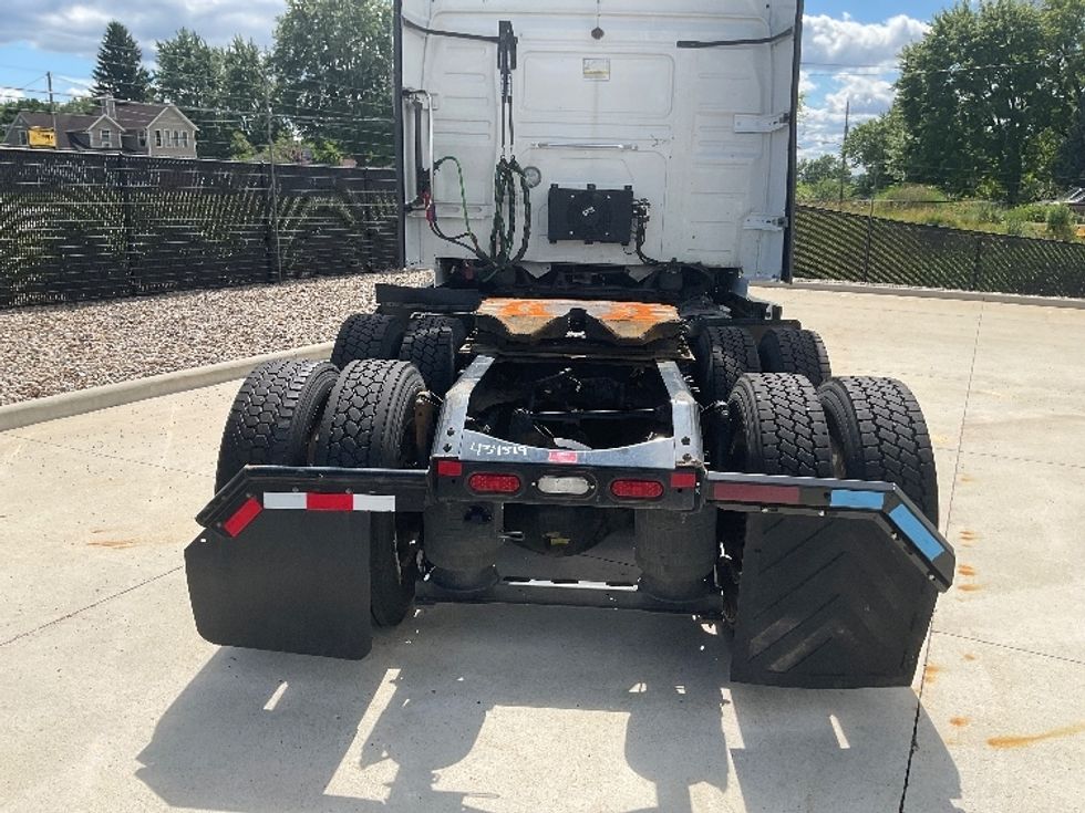 Sleeper Tractor-Heavy Duty Tractors-Volvo-2022-VNL64860-Akron-OH-680,945\n\t\tmiles-$ 63,500 - Image 6