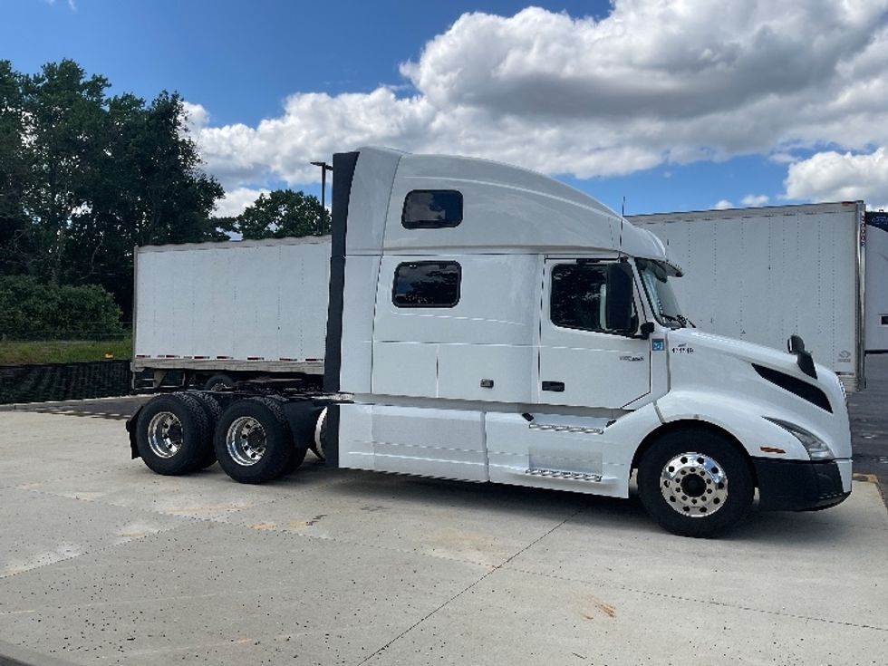 Sleeper Tractor-Heavy Duty Tractors-Volvo-2022-VNL64860-Akron-OH-680,945\n\t\tmiles-$ 63,500 - Image 8