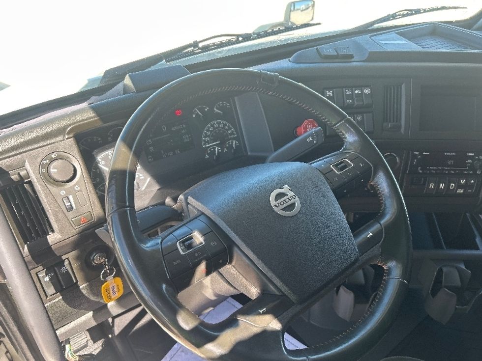 Sleeper Tractor-Heavy Duty Tractors-Volvo-2022-VNL64860-Amarillo-TX-420,312\n\t\tmiles-$ 91,250 - Image 10