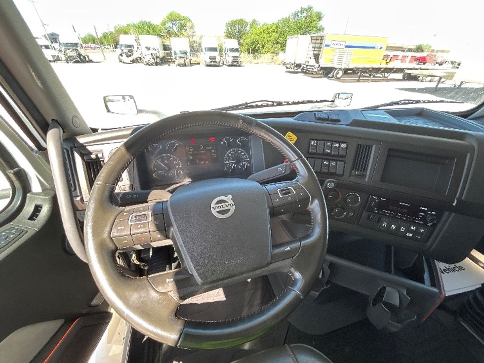 Sleeper Tractor-Heavy Duty Tractors-Volvo-2022-VNL64860-Amarillo-TX-420,312\n\t\tmiles-$ 91,250 - Image 11