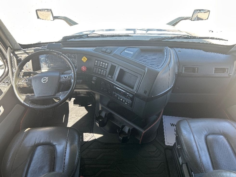 Sleeper Tractor-Heavy Duty Tractors-Volvo-2022-VNL64860-Amarillo-TX-420,312\n\t\tmiles-$ 91,250 - Image 12