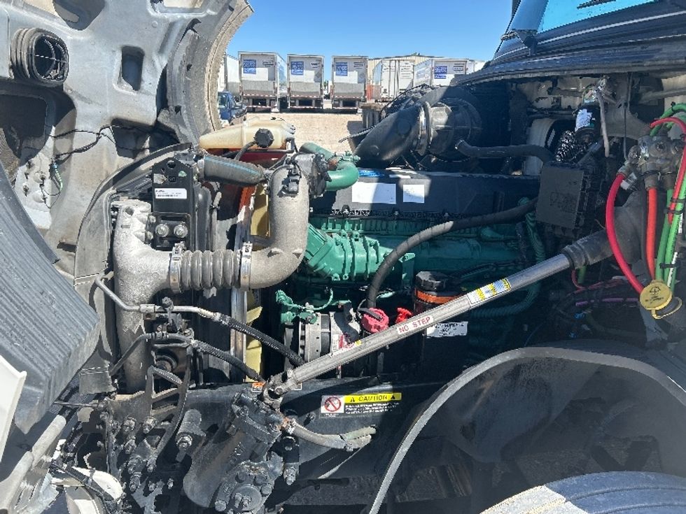 Sleeper Tractor-Heavy Duty Tractors-Volvo-2022-VNL64860-Amarillo-TX-420,312\n\t\tmiles-$ 91,250 - Image 21