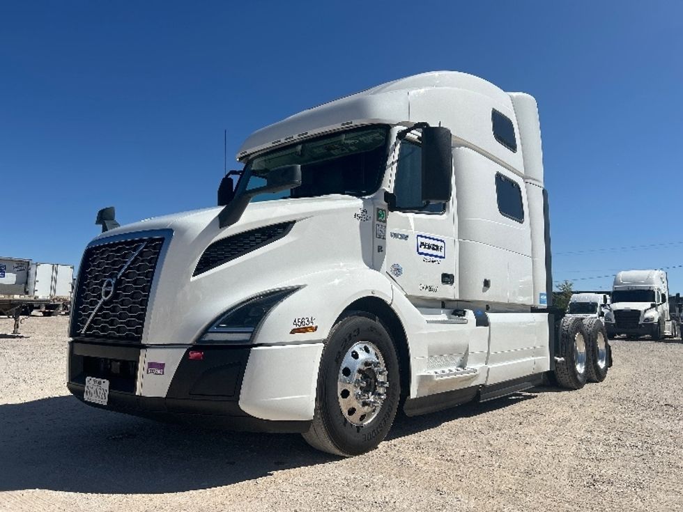 Sleeper Tractor-Heavy Duty Tractors-Volvo-2022-VNL64860-Amarillo-TX-420,312\n\t\tmiles-$ 91,250 - Image 3