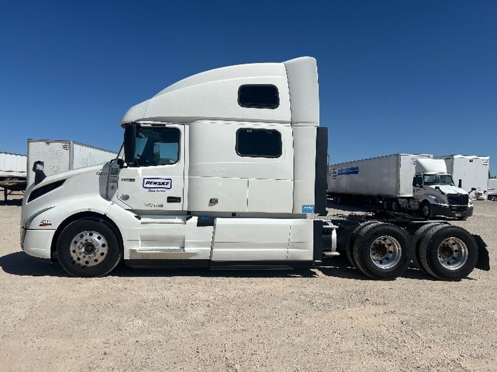 Sleeper Tractor-Heavy Duty Tractors-Volvo-2022-VNL64860-Amarillo-TX-420,312\n\t\tmiles-$ 91,250 - Image 4