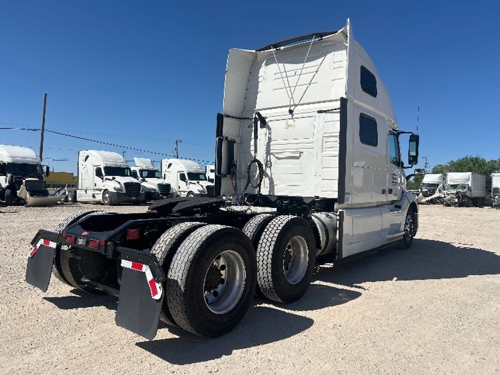 Sleeper Tractor-Heavy Duty Tractors-Volvo-2022-VNL64860-Amarillo-TX-420,312\n\t\tmiles-$ 91,250 - Image 7