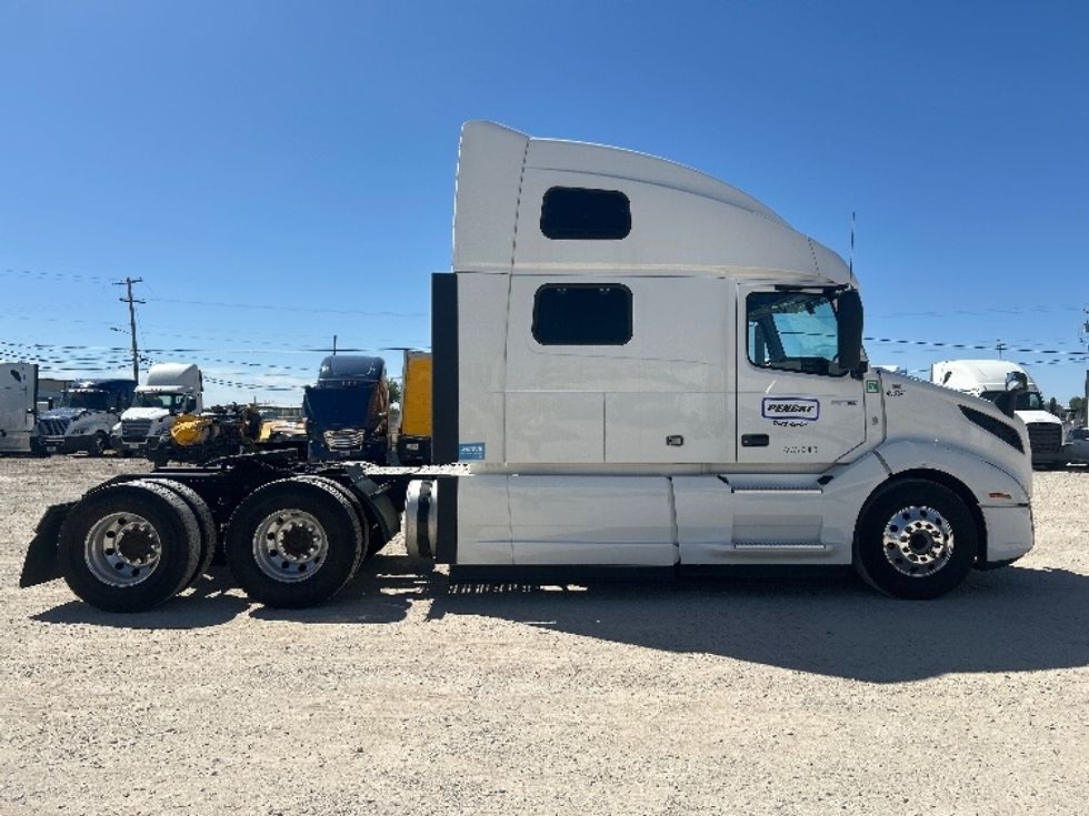 Sleeper Tractor-Heavy Duty Tractors-Volvo-2022-VNL64860-Amarillo-TX-420,312\n\t\tmiles-$ 91,250 - Image 8
