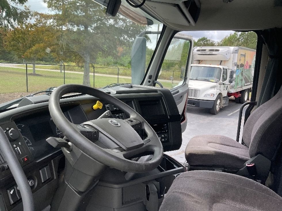 Sleeper Tractor-Heavy Duty Tractors-Volvo-2022-VNL64860-Augusta-GA-488,087\n\t\tmiles-$ 80,000 - Image 10