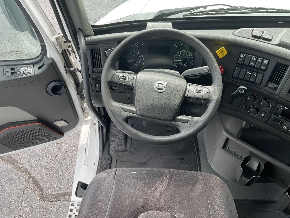 Sleeper Tractor-Heavy Duty Tractors-Volvo-2022-VNL64860-Augusta-GA-488,087\n\t\tmiles-$ 80,000 - Image 11