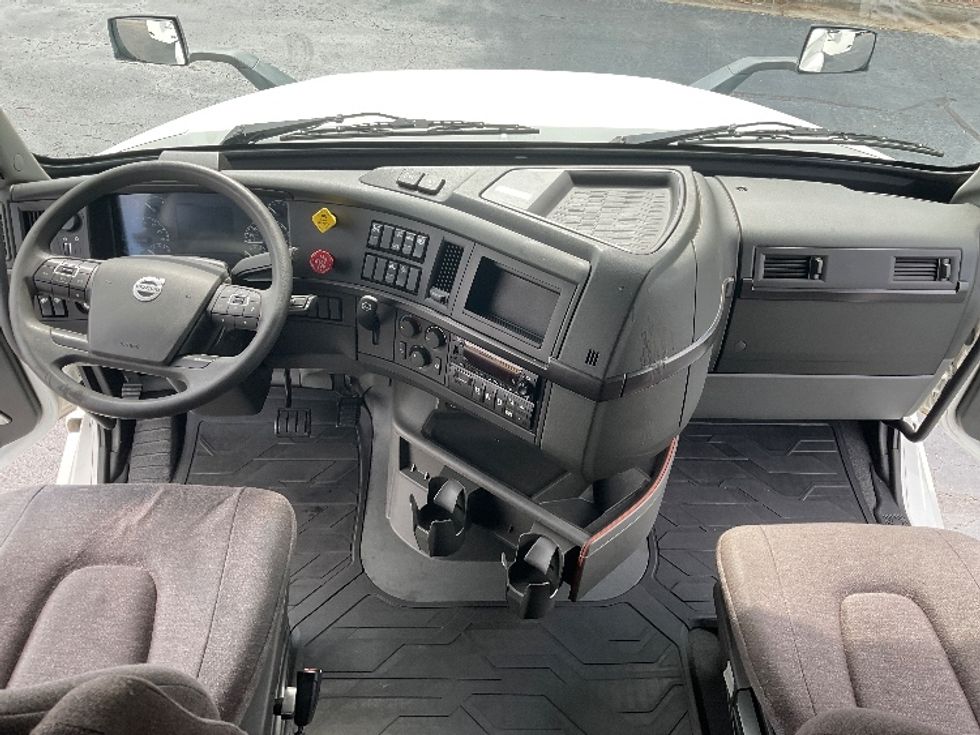 Sleeper Tractor-Heavy Duty Tractors-Volvo-2022-VNL64860-Augusta-GA-488,087\n\t\tmiles-$ 80,000 - Image 12