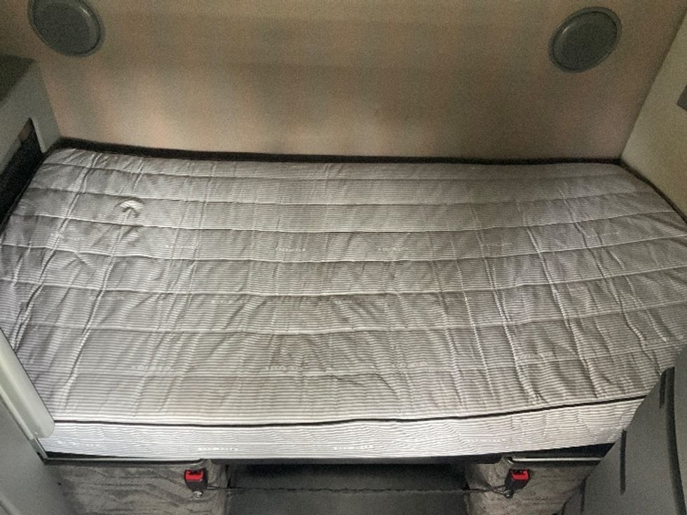 Sleeper Tractor-Heavy Duty Tractors-Volvo-2022-VNL64860-Augusta-GA-488,087\n\t\tmiles-$ 80,000 - Image 17