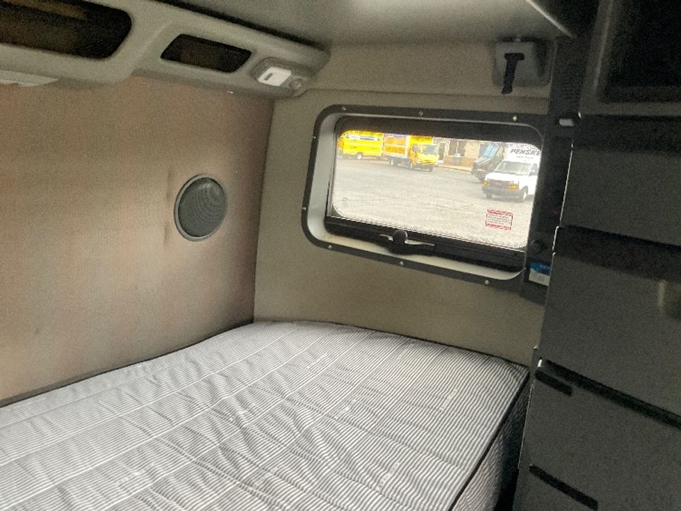 Sleeper Tractor-Heavy Duty Tractors-Volvo-2022-VNL64860-Augusta-GA-488,087\n\t\tmiles-$ 80,000 - Image 18