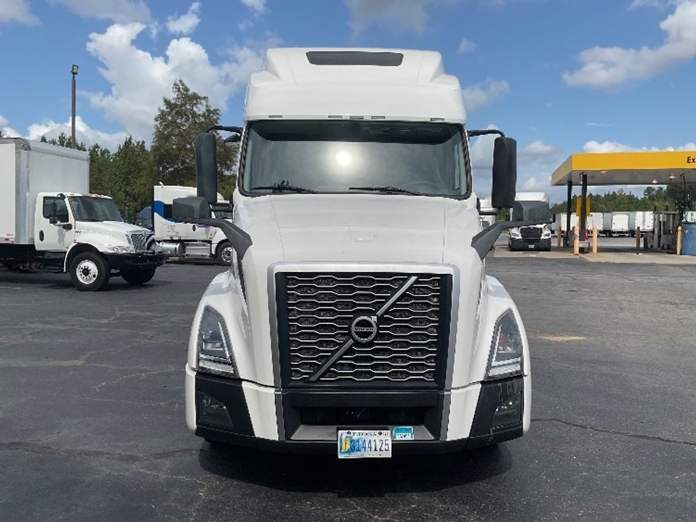 Sleeper Tractor-Heavy Duty Tractors-Volvo-2022-VNL64860-Augusta-GA-488,087\n\t\tmiles-$ 80,000 - Image 2