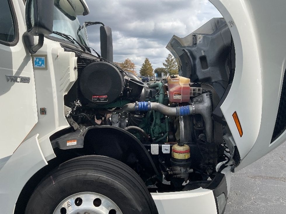 Sleeper Tractor-Heavy Duty Tractors-Volvo-2022-VNL64860-Augusta-GA-488,087\n\t\tmiles-$ 80,000 - Image 20