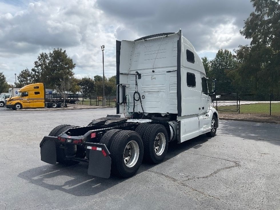 Sleeper Tractor-Heavy Duty Tractors-Volvo-2022-VNL64860-Augusta-GA-488,087\n\t\tmiles-$ 80,000 - Image 7