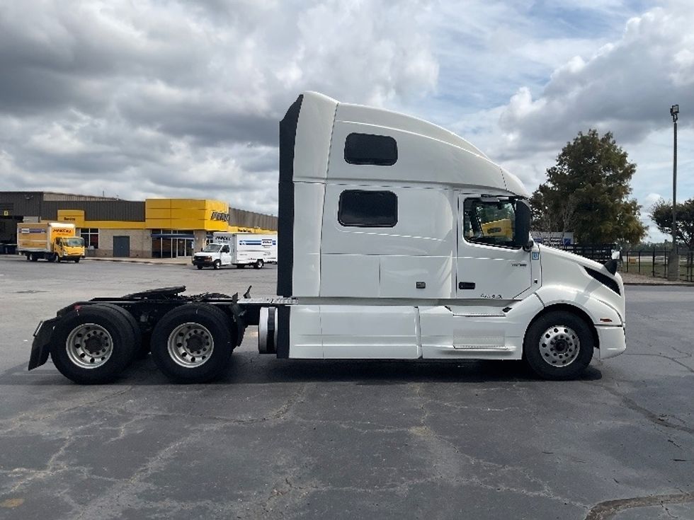 Sleeper Tractor-Heavy Duty Tractors-Volvo-2022-VNL64860-Augusta-GA-488,087\n\t\tmiles-$ 80,000 - Image 8