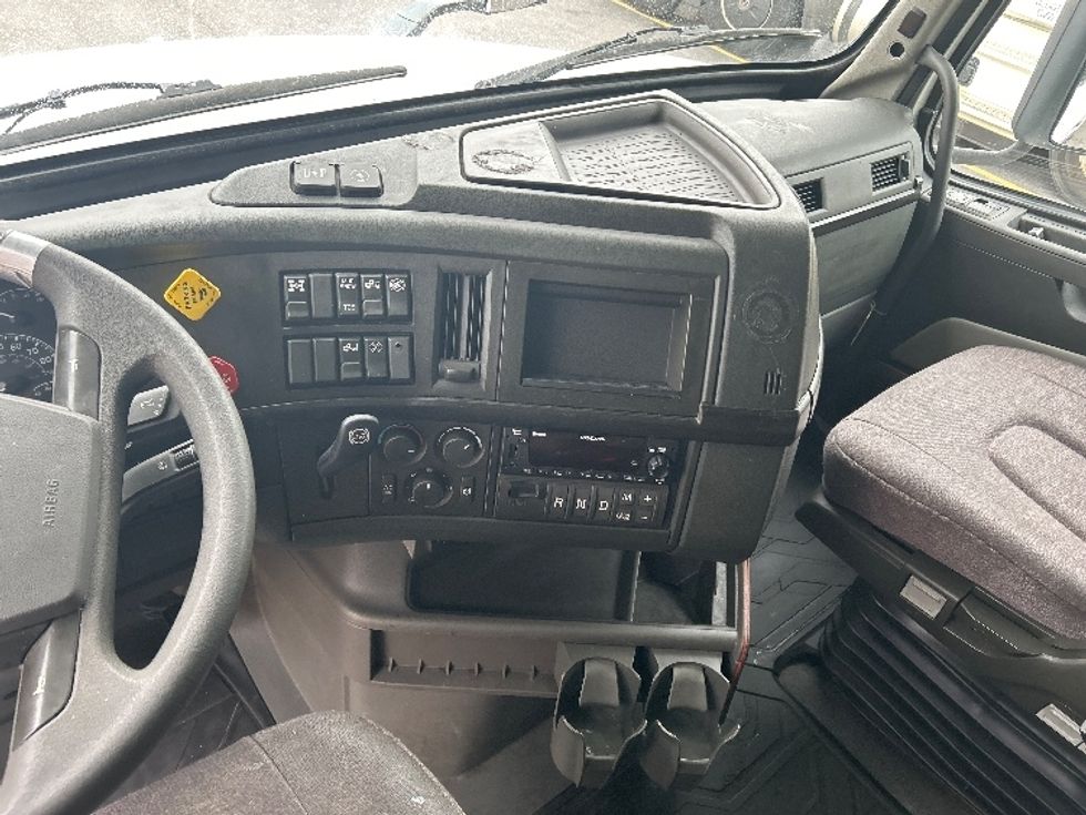 Sleeper Tractor-Heavy Duty Tractors-Volvo-2022-VNL64860-Brook Park-OH-435,915\n\t\tmiles-$ 85,750 - Image 12