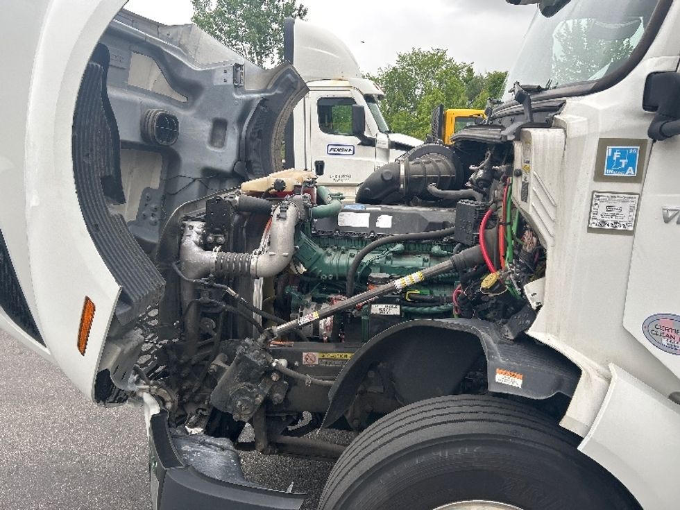 Sleeper Tractor-Heavy Duty Tractors-Volvo-2022-VNL64860-Brook Park-OH-435,915\n\t\tmiles-$ 85,750 - Image 21