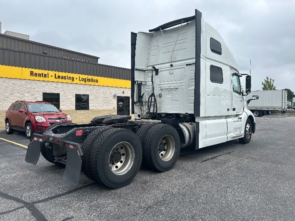 Sleeper Tractor-Heavy Duty Tractors-Volvo-2022-VNL64860-Brook Park-OH-435,915\n\t\tmiles-$ 85,750 - Image 7