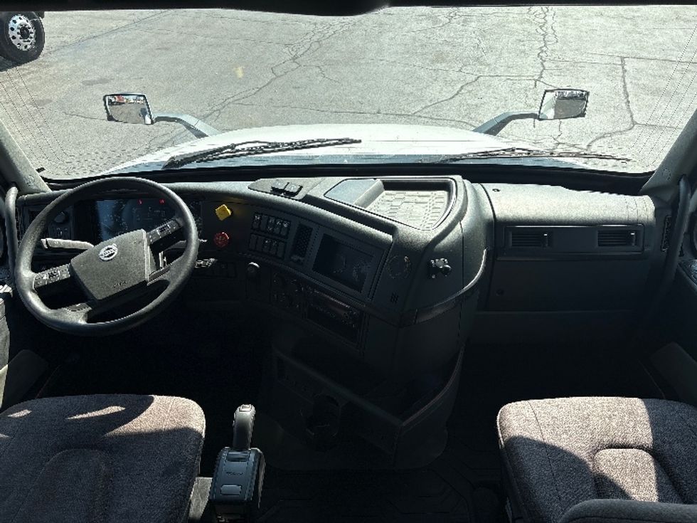 Sleeper Tractor-Heavy Duty Tractors-Volvo-2022-VNL64860-Chicago (Melrose Park)-IL-448,438\n\t\tmiles-$ 78,500 - Image 12