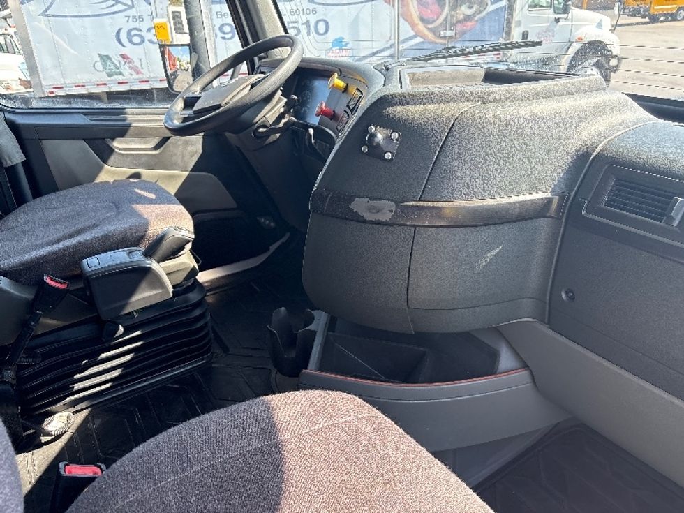 Sleeper Tractor-Heavy Duty Tractors-Volvo-2022-VNL64860-Chicago (Melrose Park)-IL-448,438\n\t\tmiles-$ 78,500 - Image 15