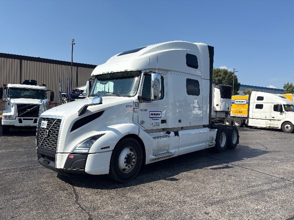 Sleeper Tractor-Heavy Duty Tractors-Volvo-2022-VNL64860-Chicago (Melrose Park)-IL-448,438\n\t\tmiles-$ 78,500 - Image 3