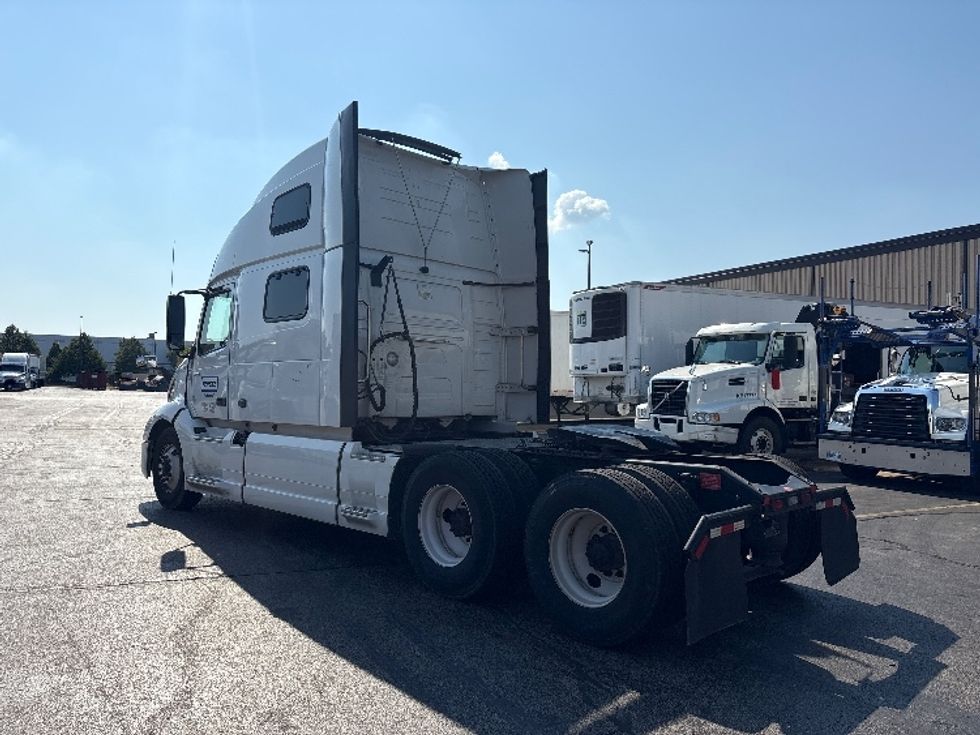 Sleeper Tractor-Heavy Duty Tractors-Volvo-2022-VNL64860-Chicago (Melrose Park)-IL-448,438\n\t\tmiles-$ 78,500 - Image 5