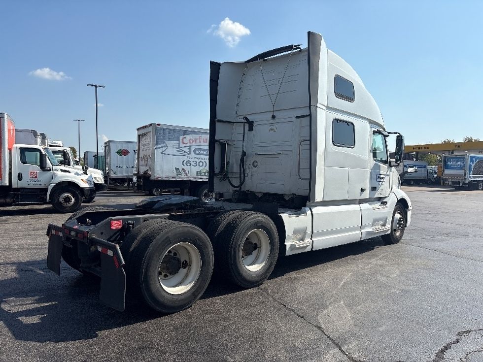 Sleeper Tractor-Heavy Duty Tractors-Volvo-2022-VNL64860-Chicago (Melrose Park)-IL-448,438\n\t\tmiles-$ 78,500 - Image 7