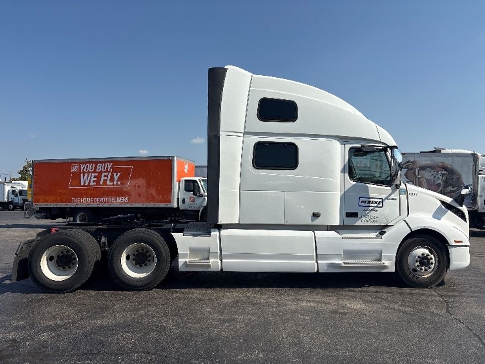 Sleeper Tractor-Heavy Duty Tractors-Volvo-2022-VNL64860-Chicago (Melrose Park)-IL-448,438\n\t\tmiles-$ 78,500 - Image 8