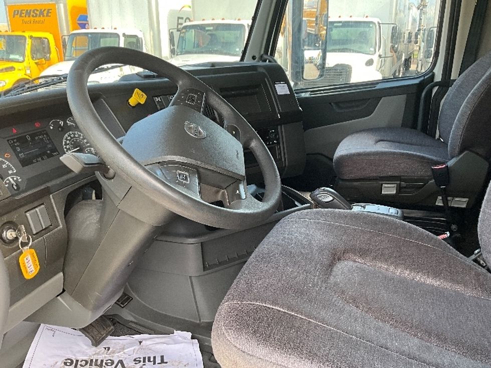 Sleeper Tractor-Heavy Duty Tractors-Volvo-2022-VNL64860-Dallas-TX-329,786\n\t\tmiles-$ 100,500 - Image 10