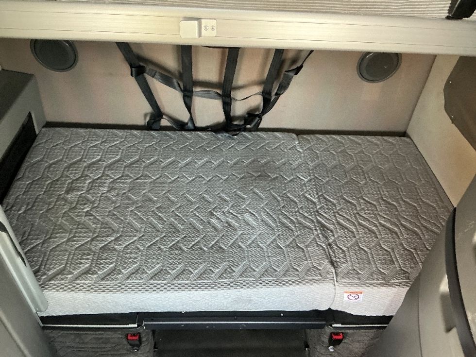 Sleeper Tractor-Heavy Duty Tractors-Volvo-2022-VNL64860-East Chicago-IN-445,645\n\t\tmiles-$ 82,500 - Image 17