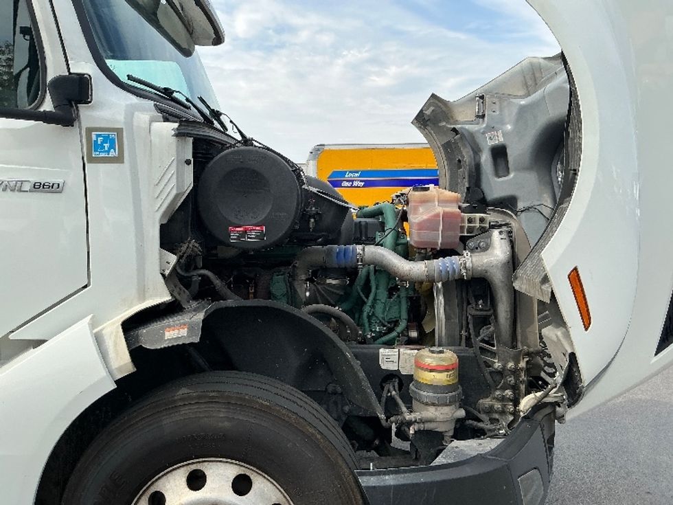 Sleeper Tractor-Heavy Duty Tractors-Volvo-2022-VNL64860-East Chicago-IN-445,645\n\t\tmiles-$ 82,500 - Image 20