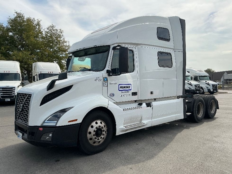 2022 Volvo Truck VNL photo 3